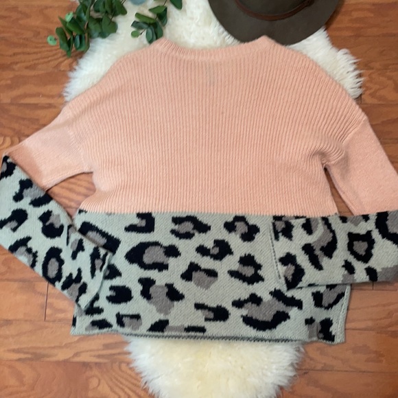 SPOT:LITE Crew Neck Women’s Sweater/ Pink & Animal Small/Medium - Picture 6 of 7